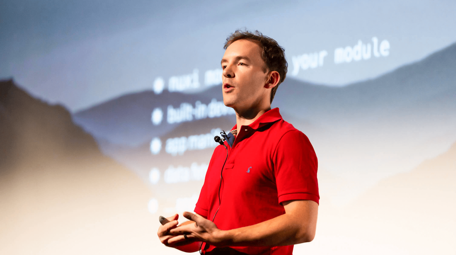 プレゼンしている人